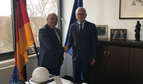 Դեսպան Սմբատյանի հանդիպումը «Կոնրադ Ադենաուեր»  հիմնադրամի նախագահի հետ