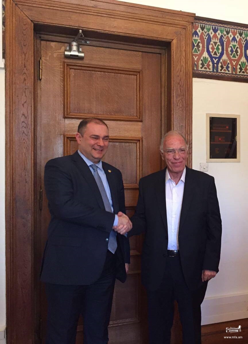 Դեսպան Չարչօղլյանի հանդիպումը Հունաստանի խորհրդարանում