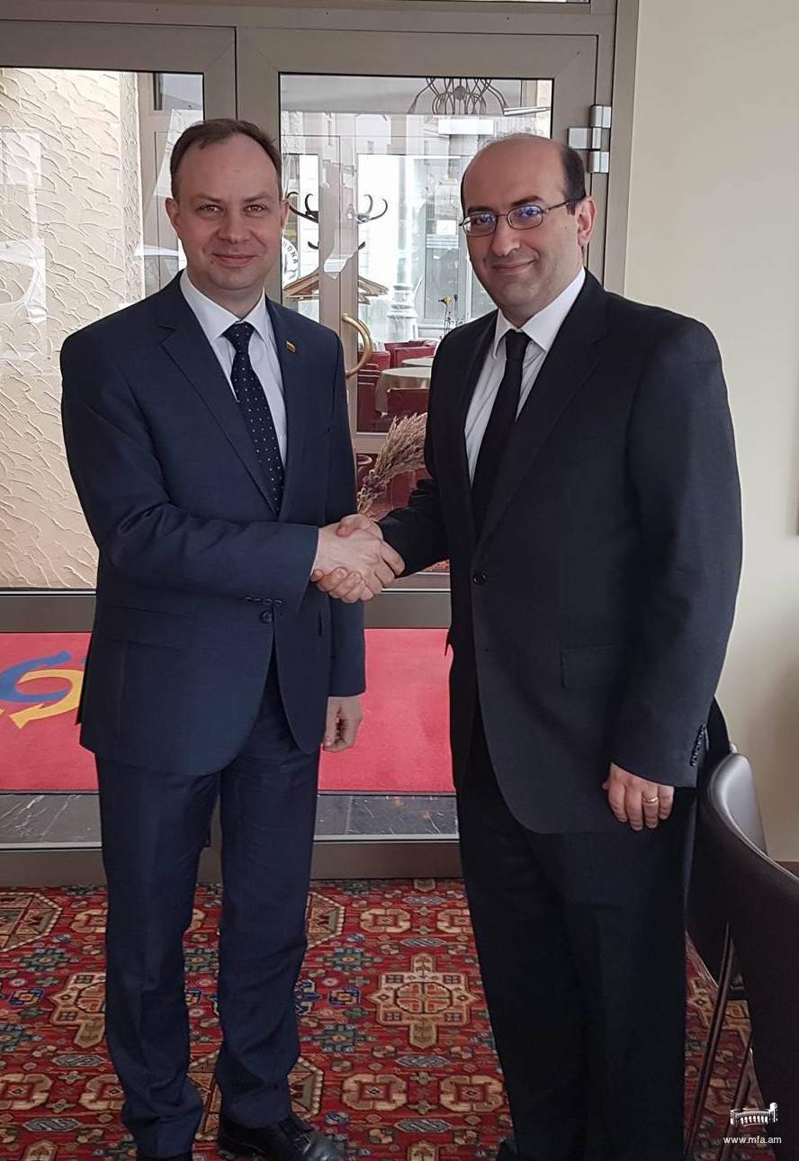 Դեսպան Մկրտչյանի հանդիպումը Լիտվայի առողջապահության նախարարի հետ
