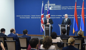 Հայաստանի արտգործնախարար Էդվարդ Նալբանդյանի խոսքը և պատասխանները Միացյալ Թագավորության Եվրոպայի և Ամերիկայի հարցերով պետնախարար Ալեն Դանքնի հետ համատեղ մամուլի ասուլիսին