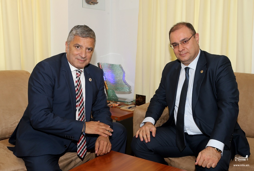 Դեսպան Չարչօղլյանի հանդիպումը Հունաստանի Մարուսի քաղաքի քաղաքապետի հետ