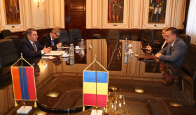 Դեսպան Մինասյանի հանդիպումը Ռումինիայի ազգային պաշտպանության նախարար Միհայ-Վիորել Ֆիֆորի հետ