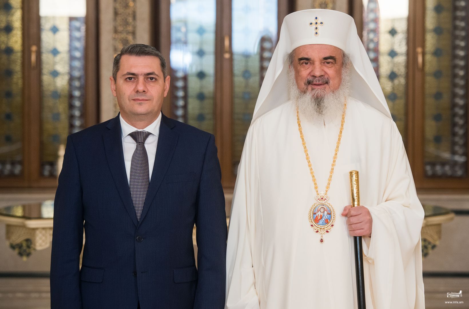 Դեսպան Մինասյանի հանդիպումը Ռումինիայի Ուղղափառ Եկեղեցու հովվապետ Դանիել պատրիարքի հետ