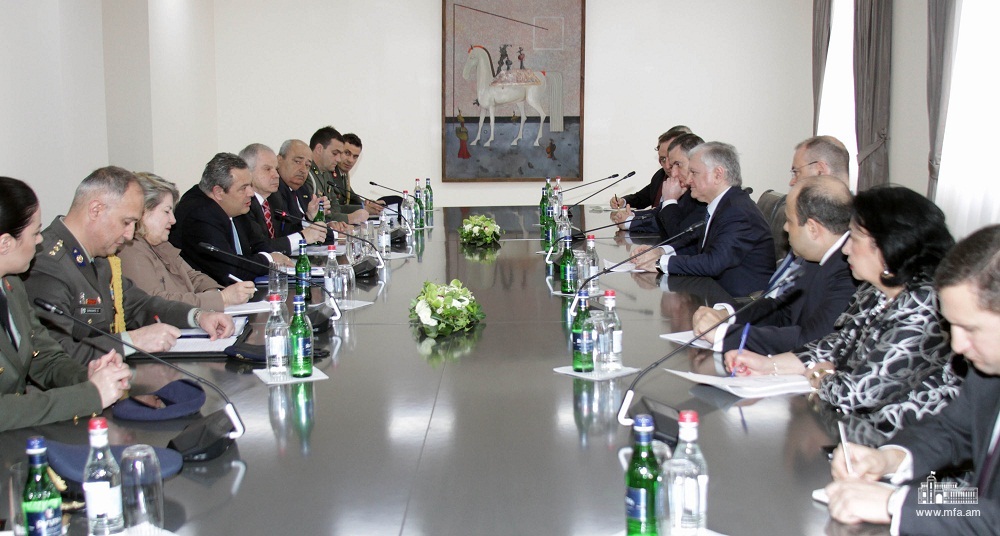Rencontre entre le Ministre des Affaires étrangères d’Arménie et le Ministre de la Défense nationale de Grèce