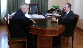 Rencontre entre le Président de l’Assemblée nationale d’Artsakh et le Ministre des Affaires étrangères d’Artsakh