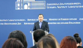 ԱԳՆ մամուլի խոսնակ Տիգրան Բալայանի ճեպազրույցը լրագրողների հետ