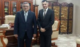 Դեսպան Հրաչյա Փոլադյանի հանդիպումը Իրաքի կապի նախարարի հետ