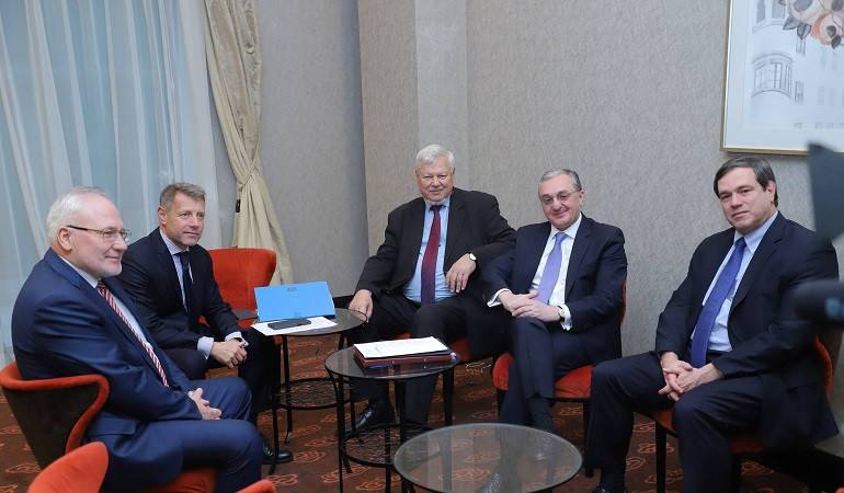 Visioconférence entre Zohrab Mnatsakanyan et les coprésidents du Groupe de Minsk de l’OSCE