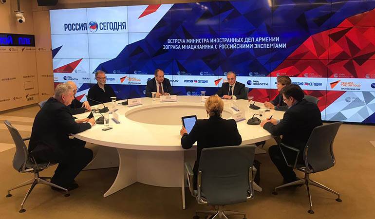 Off the record meeting of Foreign Minister Zohrab Mnatsakanyan with the Russian experts and political scientists