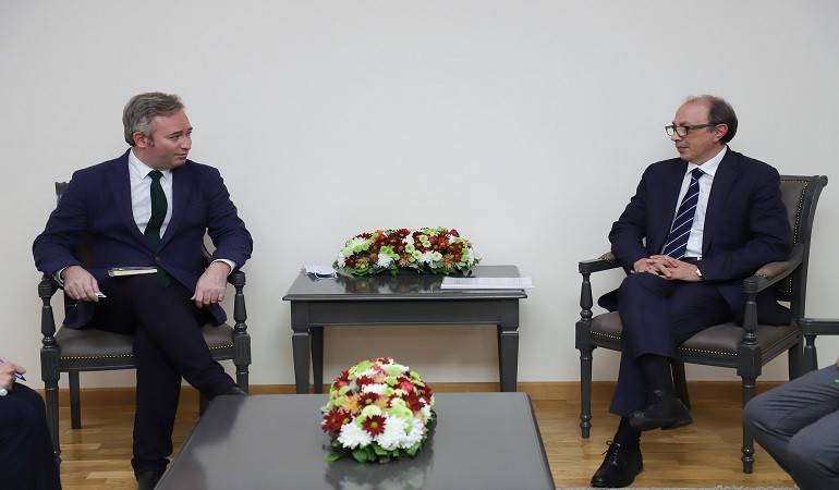 Министр иностранных дел Армении Ара Айвазян встретился с государственным по иностранным делам Франции Жан-Батистом Лемуаном