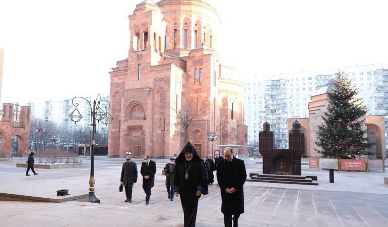 Foreign Minister Ara Aivazian visited the Armenian Apostolic Church in Moscow