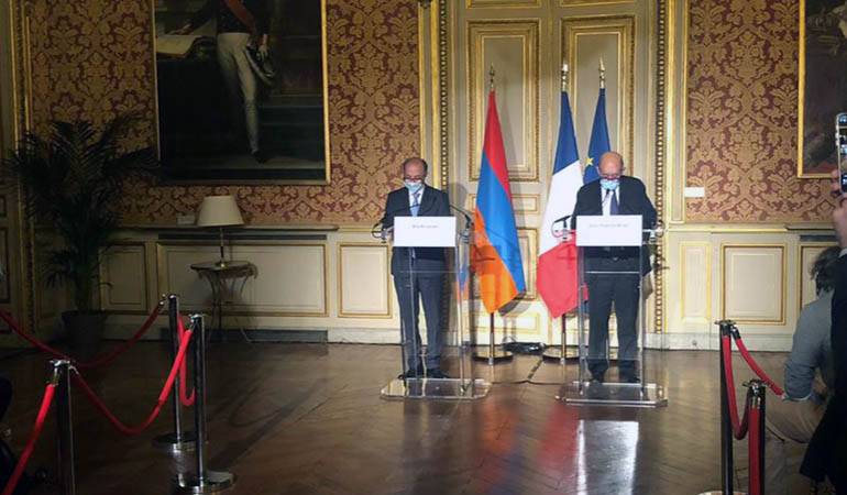 Déclaration du Ministre des affaires étrangères de la République d'Arménie Ara Aivazian pendant la conférence de presse succédant a son entretien avec le Ministre des affaires étrangères de la République Française Jean-Yves Le Drian