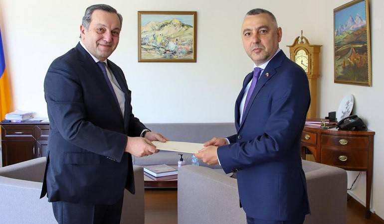 The newly appointed Ambassador of the Republic of Bulgaria presented the copy of his credentials to the Deputy Foreign Minister Avet Adonts