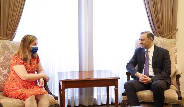 Rencontre du ministre des Affaires étrangères par intérim Armen Grigoryan avec la députée française du Parlement européen Nathalie Loiseau