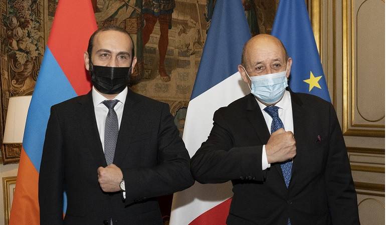 Foreign Minister of Armenia Ararat Mirzoyan held a meeting with Foreign Minister of France Jean-Yves Le Drian