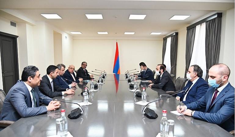 The meeting of Foreign Minister of Armenia with head of Higher Presidential Committee of Churches  Affairs in Palestine