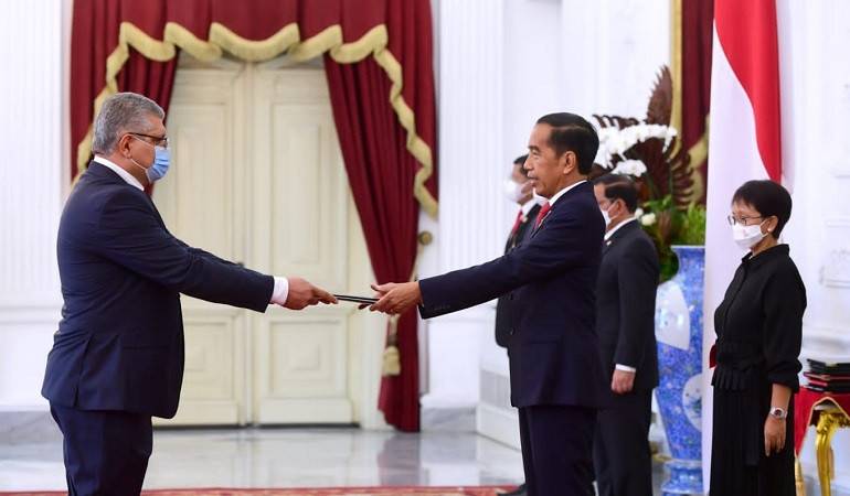 Դեսպան Սերոբ Բեջանյանն իր հավատարմագրերը հանձնեց Ինդոնեզիայի Հանրապետության նախագահ Ջոկո Վիդոդոյին