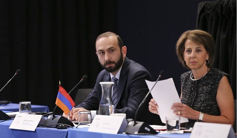 Ararat Mirzoyan participated in “Democracy Delivers” event