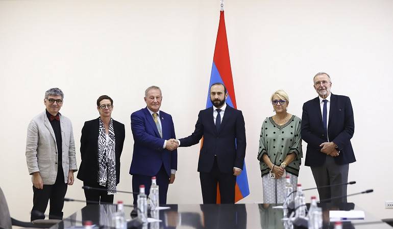 Foreign Minister of Armenia Ararat Mirzoyan received the representatives of the France-Armenia Friendship Group of the French Senate