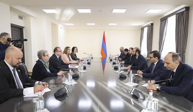Le Ministre des Affaires étrangères de l’Arménie a reçu  la mission de capacités d'observation de l’UE
