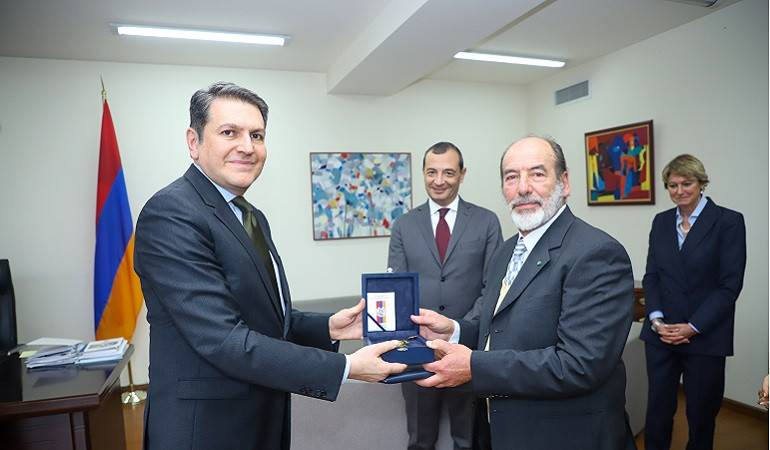The Deputy Foreign Minister of the RA received the Honorary Consul of the Italian Republic