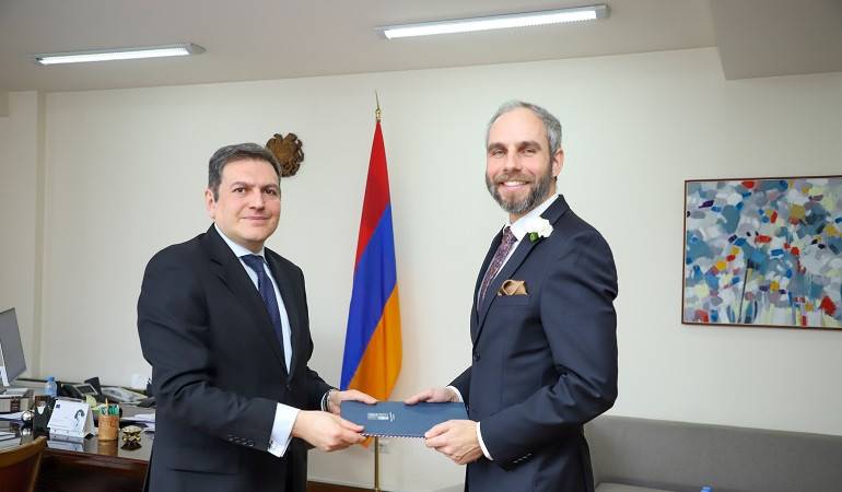 Չեխիայի Հանրապետության նորանշանակ դեսպանն իր հավատարմագրերի պատճենն է հանձնել ՀՀ ԱԳ նախարարի տեղակալին