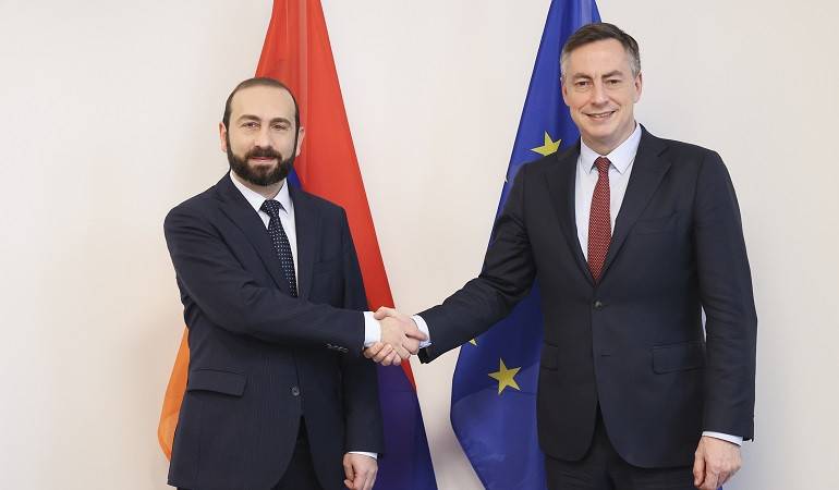 Meeting of Ararat Mirzoyan with David McAllister