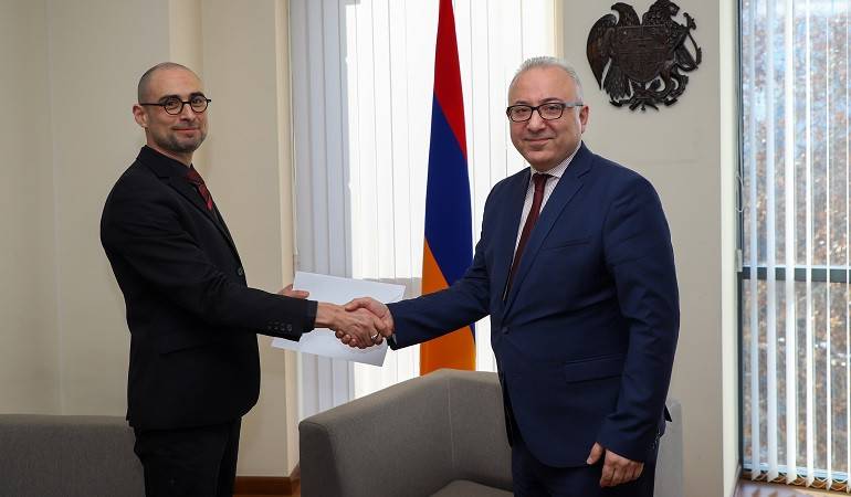 Մեքսիկայի նորանշանակ դեսպանն իր հավատարմագրերի պատճենն է հանձնել ՀՀ ԱԳ նախարարի տեղակալին