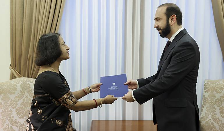 Presentation of a copy of credentials by the newly-appointed Ambassador of India to Armenia to the Minister of Foreign Affairs of the Republic of Armenia