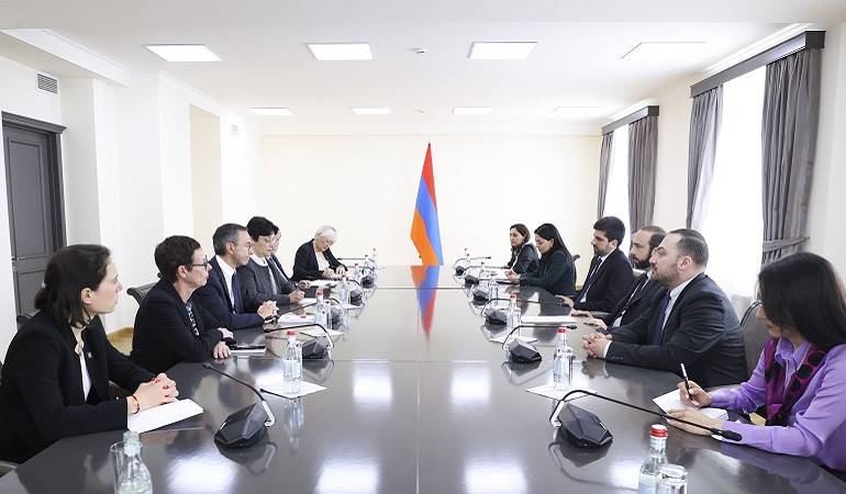 La rencontre du ministre des Affaires étrangères de la République d'Arménie avec la délégation du Sénat de la République française