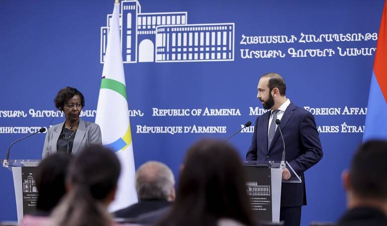 Rencontre du ministre des Affaires étrangères de la République d'Arménie et de la Secrétaire générale de la Francophonie et leurs déclarations à la presse