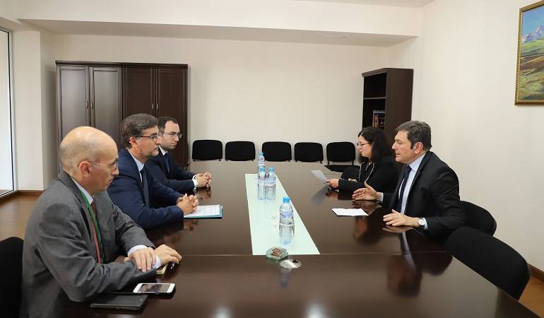 Le ministre adjoint Paruyr Hovhannisyan s’est entretenu avec le président adjoint du Conseil régional d’Auvergne-Rhône-Alpes Thierry Kovacs