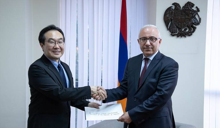 The newly appointed Ambassador of the Republic of Korea handed over the copy of his credentials to the Deputy Foreign Minister of Armenia