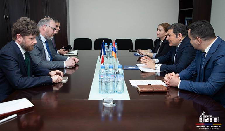 ԱԳ նախարարի տեղակալ Պարույր Հովհաննիսյանի հանդիպումը Ֆրանսիայի Սենատի անդամ Ռոնան Դը Գլյոյի հետ