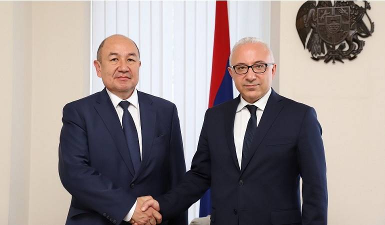 Newly Appointed Ambassador of Kyrgyzstan handed over the copy of his credentials to the Deputy Foreign Minister of Armenia