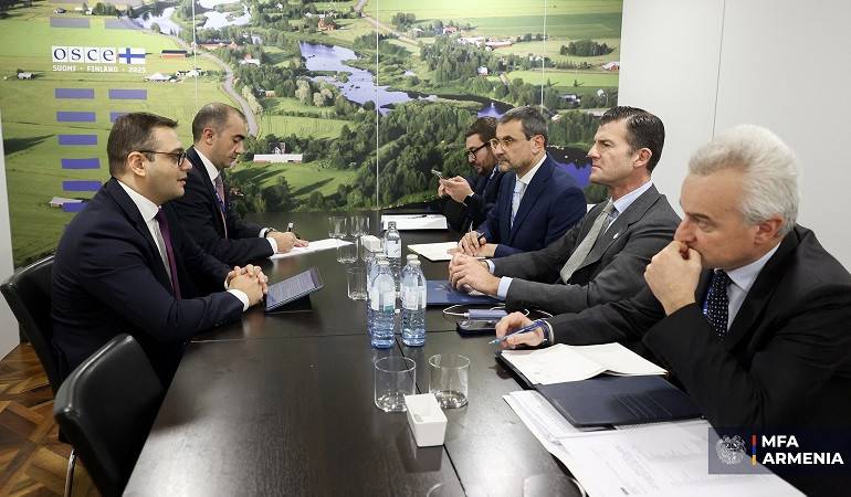 Meeting of the Deputy Foreign Minister of Armenia Robert Abisoghomonyan with State Secretary for Foreign Affairs and International Cooperation of Italy Giorgio Silli