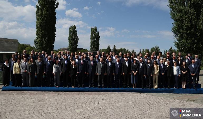 ՀՀ ԱԳՆ ղեկավար կազմի և արտերկրում ՀՀ դիվանագիտական ներկայացուցչությունների ղեկավարների տարեկան աշխատաժողովի մեկնարկը Գյումրիում