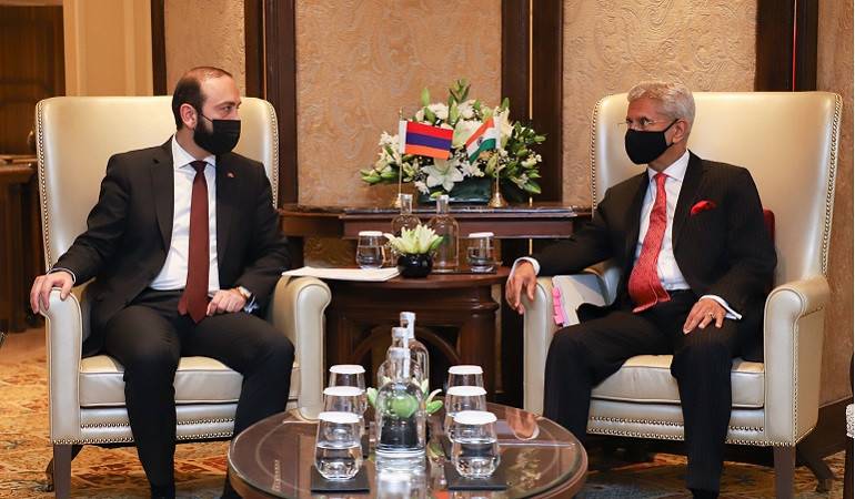 Meeting of the Foreign Minister of Armenia Ararat Mirzoyan with Foriegn Minister of India Subrahmanyam Jaishankar