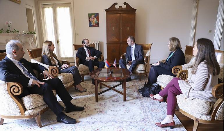 Meeting of Minister of Foreign Affairs of the Republic of Armenia Ararat Mirzoyan with President of the US National Democratic Institute Derek Mitchell