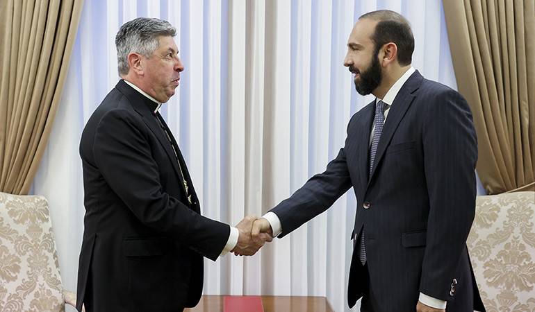 Minister of Foreign Affairs of Armenia received Apostolic Nuncio of the Holy See to Armenia