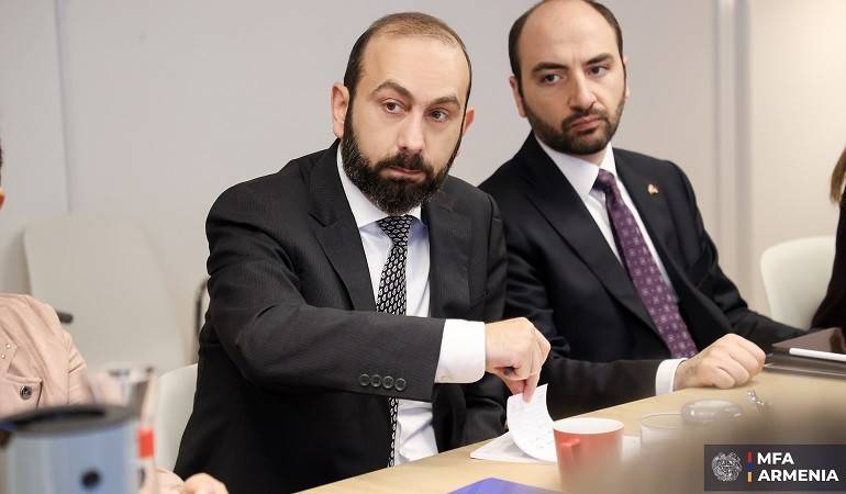 The discussion with the Foreign Minister of Armenia at the Danish Institute for Parties and Democracy