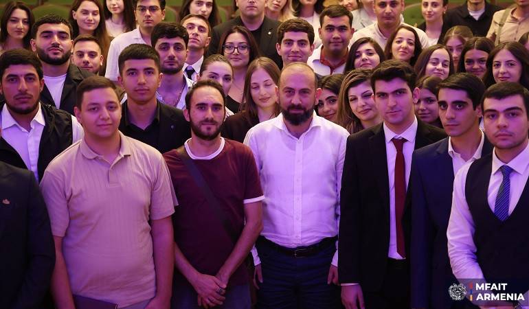 &laquo;Զրույց ԱԳՄԱ նախարարի հետ. անկախություն և արտաքին քաղաքականություն&raquo; խորագրով քննարկում երիտասարդների մասնակցությամբ