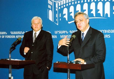 Foreign Minister Vartan Oskanian’s Meeting With German Foreign Minister Frank-Walter Steinmeier 